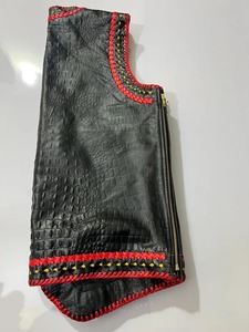 เสื้อกั๊กหนังผู้ชายคอวีปักลายลำลองสไตล์ฤดูใบไม้ร่วงมีซิปปิด - Product Image 3
