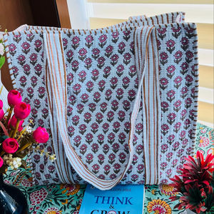 Sac fourre-tout de voyage matelassé à la main, multi-patchwork, le plus vendu, magnifique sac de shopping pour femme, fait main en tissu de coton Kantha, ouvert et lavable - Product Image 1