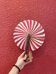 พัดใบปาล์มทำมือแบบดั้งเดิมเป็นมิตรกับสิ่งแวดล้อม พร้อมดีไซน์สีสันตามสั่ง-ของตกแต่งบ้าน/งานแต่งงานและของที่ระลึก - Product Image 1