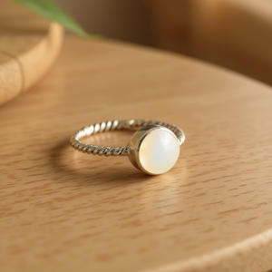 แหวนแฟชั่นมูนสโตนดีไซน์เนอร์ น้ำหนัก 2.9 กรัม - Product Image 3