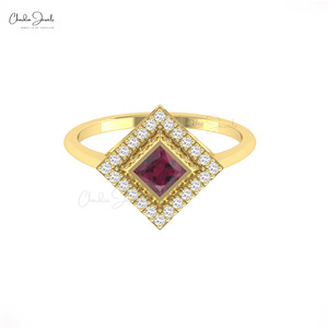 Bague de fiançailles artisanale en or massif 14 carats avec halo de diamants, grenat rhodolite taille carrée 4 mm, personnalisation disponible - Product Image 2