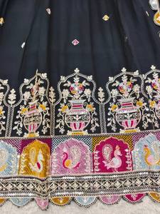 ชุดอานาร์กาลีปักลายสีดำสำหรับผู้หญิง ชุดแต่งงานแบบอินเดีย-ปากีสถานแบบดั้งเดิม ความยาวคลุมเท้า พร้อมผ้าคลุมไหล่ ทรงหลวม - Product Image 4