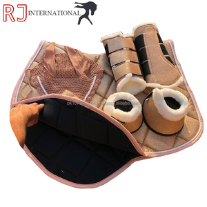 Ensemble de tapis de selle de dressage personnalisé à paillettes, respirant avec rembourrage en polyester, bonnet d'oreille et bottes pour l'équitation - Product Image 3