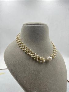 Collar choker hecho a mano con perlas de agua dulce de múltiples hilos y perla grande en el centro, joyería tradicional para novias. - Product Image 3