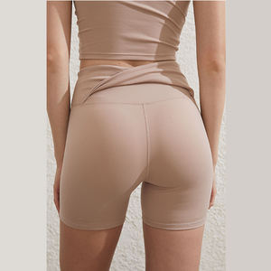 Shorts de sport pour femmes, coupe ajustée, taille haute, en polyester et élasthanne extensibles, confortables pour l'entraînement et la gym - Product Image 4