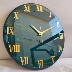 Horloge murale en résine artisanale de luxe, horloge décorative moderne, horloge de table pour la maison et le bureau, finition durable de haute qualité, artistique - Product Image 4
