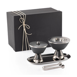 Ensemble de brûleurs d'encens gris mat moderne sur un plateau argenté poli, avec des bases en forme de pilier cannelé et des pinces métalliques élégantes assorties - Product Image 6