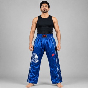 Pantalon de kick-boxing professionnel conçu avec des matériaux de qualité supérieure pour un confort de mouvement illimité et une durabilité accrue. - Product Image 1