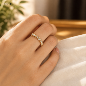 Bague de fiançailles demi-éternité en or jaune vermeil avec diamants ronds brillants et moissanite, faite à la main, bijoux pour femme - Product Image 2