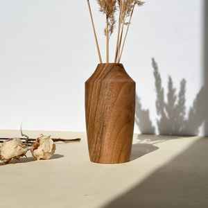 Jarrón de Piso de Madera de Nogal Hecho a Mano, Decoración Moderna y Ecológica para el Hogar, para Flores Secas y Arreglos de Boda - Product Image 4