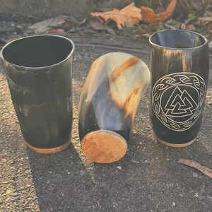 Ensemble de chopes en corne, tasses en corne, ensemble de chopes Viking, chopes en corne de buffle, ensemble de chopes Viking avec gravure, avec tasse, Moyen Âge, Humpen - Product Image 1