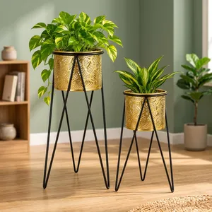 Juego de 2 Macetas de Metal Dorado con Filigrana y Soportes de Trípode Negros, Macetas Decorativas para Jardín Interior, Sala de Estar, Dormitorio - Product Image 3