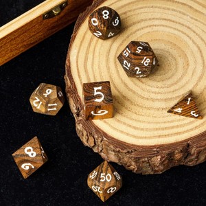 Jeu de dés en bois polyédriques, dés de jeu en bois naturel, matériau durable, roulement fluide, chiffres clairs, jeux de table - Product Image 5