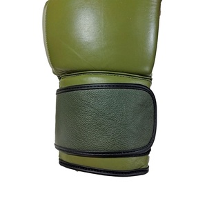 Gants de boxe en cuir vert olive, réglables avec sangle de poignet Velcro, pour adultes unisexes - Product Image 4