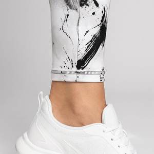 Leggings taille haute pleine longueur avec imprimé éclaboussures d'encre, tissu tricoté extensible peint à la main, style sportif, pour toutes les saisons - Product Image 3