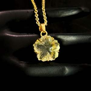 Colgante de cuarzo limón natural con forma de flor, collar de piedras preciosas talladas, colgante de cuarzo limón natural con forma de flor, regalo para mujer, joyería. - Product Image 2