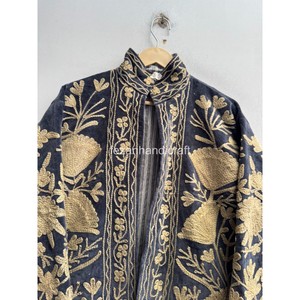 Veste en velours noir avec broderie florale, doublure intérieure en coton, veste unisexe, blazer, veste d'hiver, style bohème hippie pour femmes - Product Image 5
