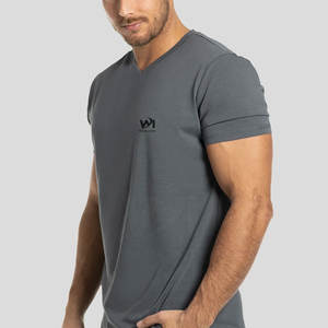Vente en gros OEM – Nouveau T-shirt homme col en V léger en coton uni pour l'été - Product Image 3