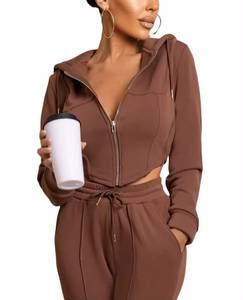 Conjunto de sudaderas cortas personalizadas de dos piezas con tela suave, ajuste flexible y estilo sencillo para mujer - Product Image 4