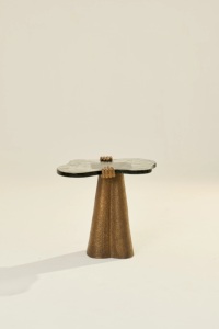 Mesa de Bar Artística de Aluminio Fundido con Base Cónica Esculpida, Acabado Texturizado, Tapa de Vidrio de Diseño, Pieza Destacada, Acento de Lujo para el Hogar - Product Image 2