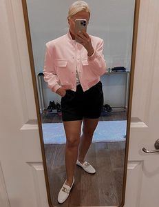 Chaqueta Bomber Rosa Corta con Bolsillos de Parche, Cuello Alto, Manga Larga, Ropa Exterior Informal para Mujer, Abrigo de Color Sólido con Cierre de Botones - Product Image 2