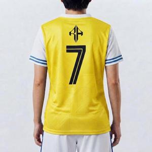 Camiseta de Fútbol Amarilla con Estampado Sublimado para Mujer, 100% Material de Alta Calidad, Corte Regular, Logotipo Blanco, Cierre de Pullover - Product Image 2