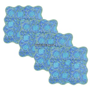 Lot de 4 serviettes de table en coton imprimé, douces et de bonne qualité, avec bordure festonnée, personnalisables, carrées, brodées, en stock - Product Image 4