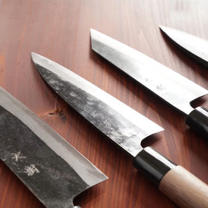 Cuchillo de Cocina Tosa-uchihamono Gyuto con Hoja de Acero al Carbono, Diseño Ecológico Ambidiestro y Mango de Madera - Product Image 1