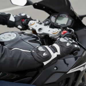 Guantes de Motocicleta de Cuero al por Mayor, Diseño Antideslizante de Dedo Completo, Cierre de Gancho y Bucle para Carreras, Conducción Urbana y Uso en Exteriores, Pakistán - Product Image 2