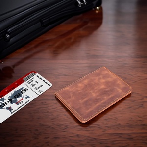 Porte-passeport en cuir Hommes Femmes Voyage Bifold Couverture personnalisée Étui pour passeport personnalisé PTH-0039 - Product Image 1