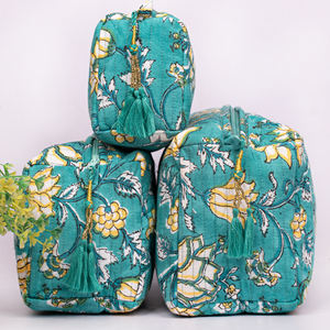 Sacs de voyage matelassés en coton faits à la main pour femmes, trousses de toilette imprimées à motifs floraux personnalisés, pochettes organisatrices de cosmétiques en gros - Product Image 2