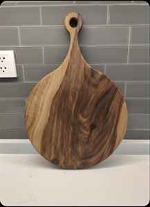 Tabla de cortar de madera de nogal premium con asa para colgar, 30 cm x 45 cm, tabla de preparación y servir de madera dura con vetas naturales para el hogar - Product Image 4