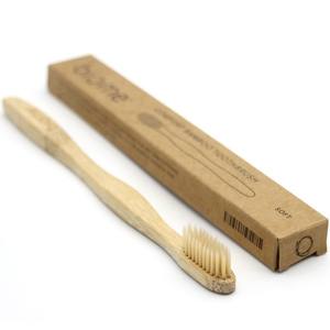 Cepillo de dientes de madera con cerdas suaves biodegradables en forma de C para hoteles y uso doméstico, venta al por mayor. - Product Image 1