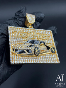 จี้รถโมอิสซาไนต์ชุบทอง 18K จาก AARVA JEWELS สร้อยคอผู้ชายสไตล์ฮิปฮอป ประดับเพชรทรงกลมเจียระไนแบบบริลเลียนท์ ฝังเพชรแบบไมโคร - Product Image 2