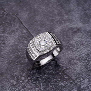 Bague carrée classique sertie de pierres, en argent sterling 925, moissanite, bijoux de mode pour homme - Product Image 1