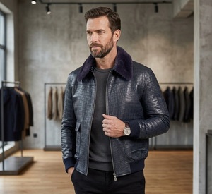 Chaqueta de cuero genuino para hombre, estilo bomber, con cuello de piel de oveja, diseño en relieve, a prueba de viento, estilo motociclista, para invierno. - Product Image 3