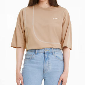 Camiseta de estilo urbano de manga corta, cuello redondo, corte relajado, diseño moderno, transpirable y cómoda para mujer con logo personalizado. - Product Image 5