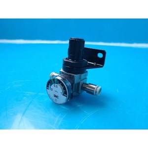 Régulateur d'air comprimé SMC AR10-M5BG-R, utilisé comme pièce détachée pour équipement semi-conducteur d'occasion - Product Image 3