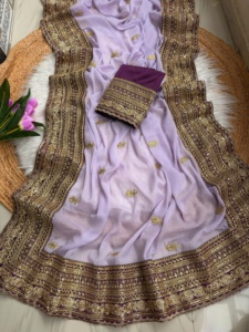 Sari en Georgette à Bordure Brodée de Paillettes de Designer avec Broderie de Paillettes sur la Bordure, Blouse Non Cousue en Soie Brute - Product Image 2