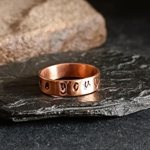Bague en cuivre avec gravure d'amour et symbole de cœur, forme circulaire, pour cadeau de bijoux de la Saint-Valentin, exigences personnalisées - Product Image 6