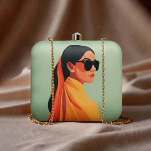 Elegante Bolso de Mano con Estampado de Retrato de Chica Glamour para Fiestas y Eventos Formales - Product Image 1