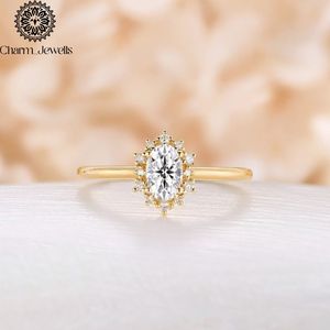 Anillo de Compromiso de Moissanita con Corte Cojín Chapado en Oro de 14K para Mujer Charm Jewels, Engaste de Flor con Puntas, Estilo Clásico, Certificado IGI 3 - Product Image 5