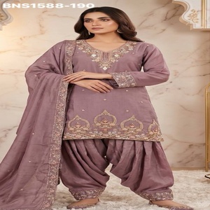 Colección de conjuntos de trajes, salwar y dupatta de chifón pesado con bordados, listos para usar, para mujer. Proveedor y exportador mundial de moda femenina. - Product Image 1