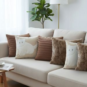 Ensemble de 5 housses de coussin décoratives SOGA en fausse fourrure marron, aspect cuir rouille et motifs de chats - Product Image 3