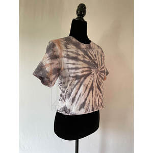 Camiseta sin costuras para mujer, top corto con cuello redondo y lazo, estampado personalizado, tie-dye, camisetas personalizables con cuello redondo y lazo tie-dye - Product Image 2