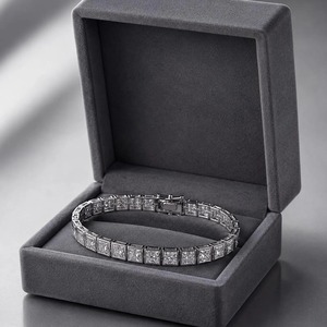 สร้อยข้อมือเทนนิสทรงสี่เหลี่ยมประดับเพชรโมอิสซาไนต์ AFAR JEWELS รุ่น Masterpiece ชุบทองบนเงินแท้ 925 ขนาด 2.5*2.5 มม. ทรงเจ้าหญิง สไตล์ฮิปฮอป สำหรับทั้งชายและหญิง - Product Image 5