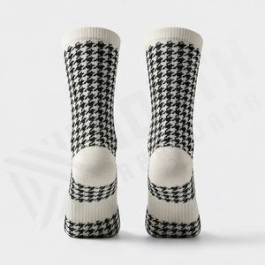 Calcetines Deportivos Personalizados de Algodón para Mujer, con Diseño de Letras Jacquard, Transpirables, Suaves, Modernos, para Gimnasio, Deportes, Color Personalizado - Product Image 2