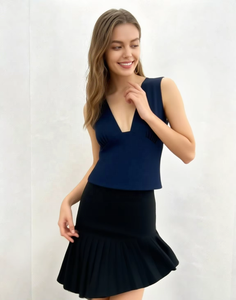 Dernières tendances en matière de hauts courts pour femmes, hauts sexy et tendance pour femmes dans des styles modernes, t-shirt à col en V profond, t-shirt sans manches - Product Image 1