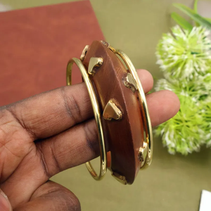 Brazalete de Madera con Forma de Corazón, Hecho a Mano con Madera y Oro por Perfect Enterprises - Product Image 3