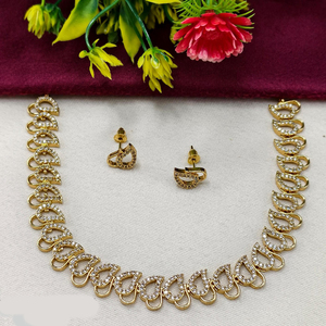 Ensemble de bijoux géométriques en alliage de zinc plaqué or avec cristaux en strass pour femmes |   Collier de mariage et de fiançailles ethnique indien pour mariée - Product Image 1